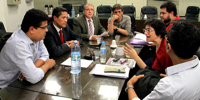 Debate aborda financiamento e infraestutura educacional